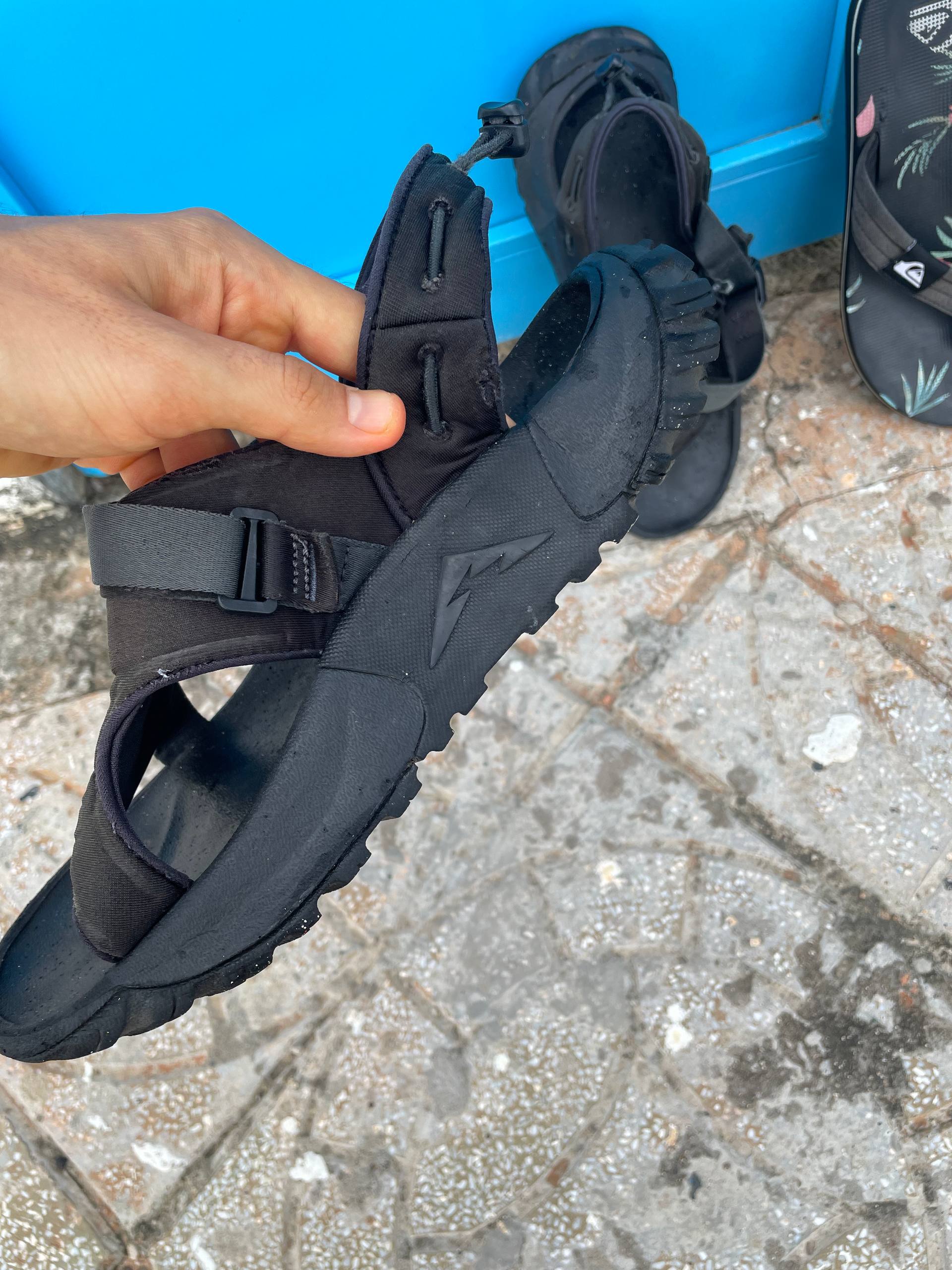 Фото 2: Продаются трекинговые сандалии Nike и шлепки Quicksilver