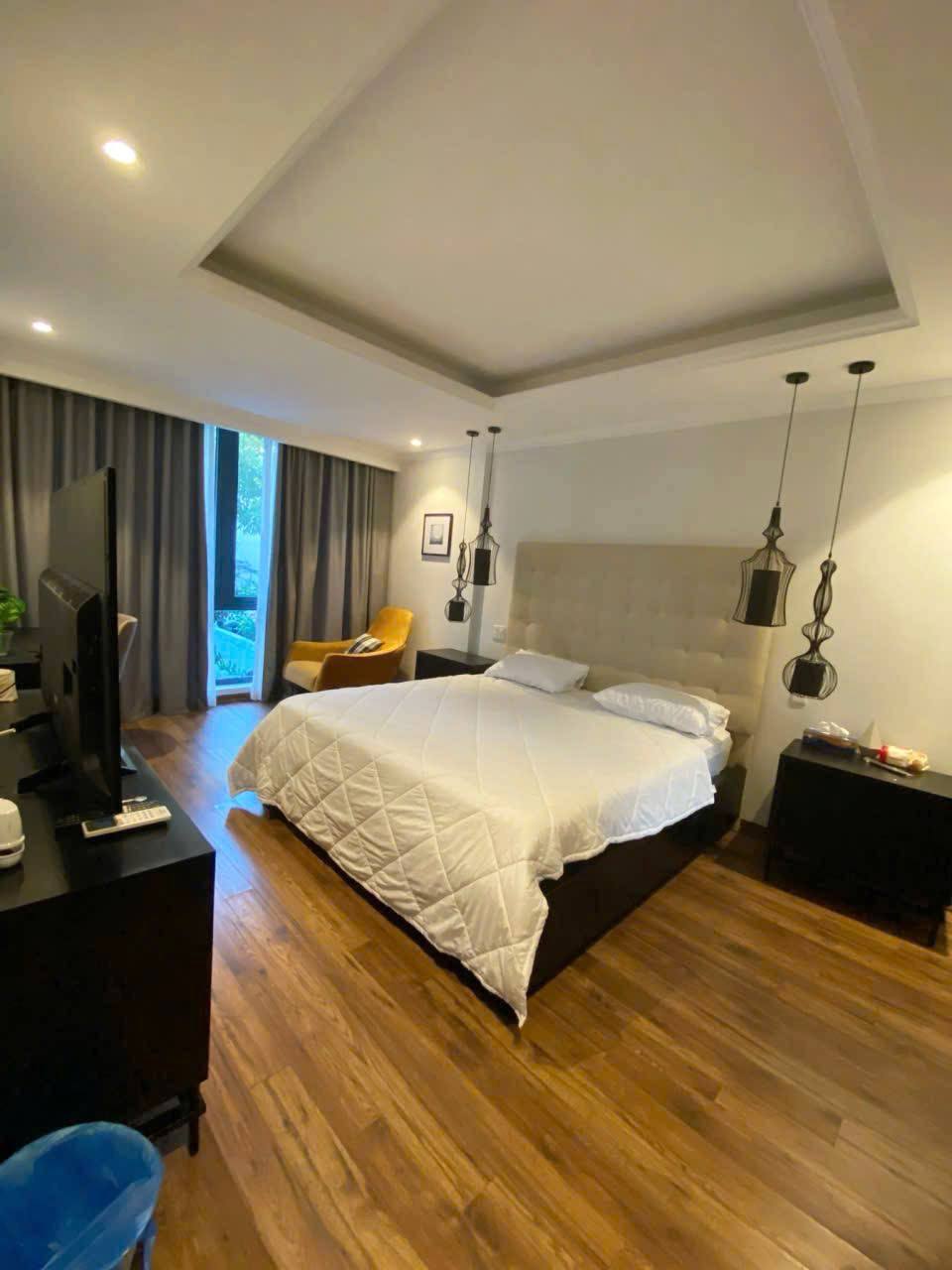 Вилла 3 этажа, 4 спальни, 5 ванных комнат, площадь 250 м²