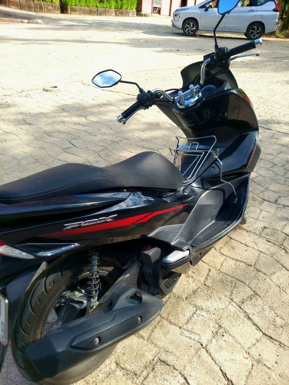 Фото 3: Продается Honda PCX 2017 года в отличном состоянии