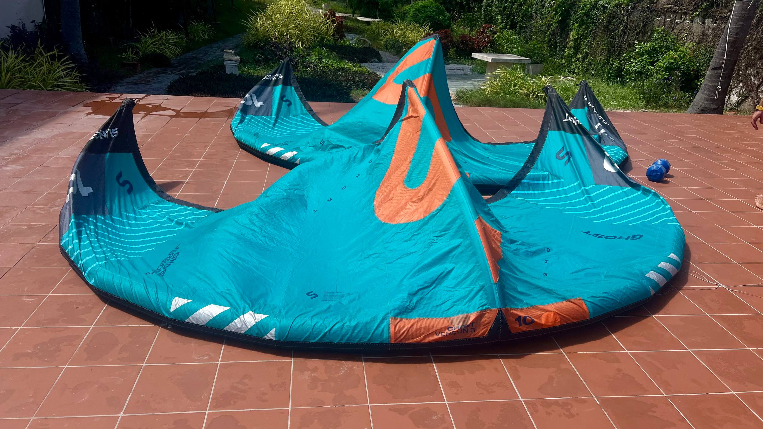 Фото 2: Продаются кайты Slingshot: модели Ghost v3 10 м (700 и 650 $), Z 11 синий (330 $), Z 11…