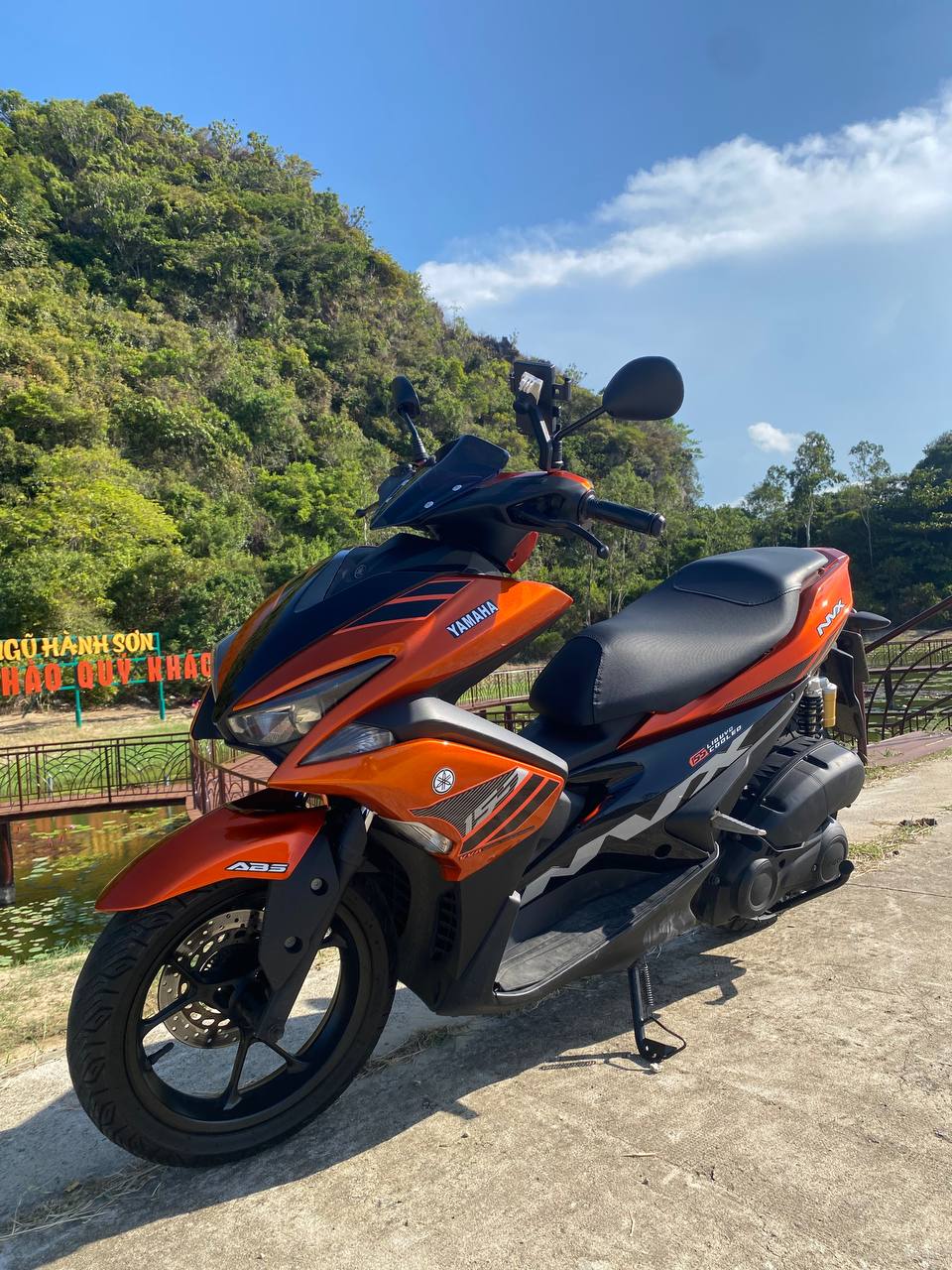 Сдаётся в аренду Yamaha NVX 155 (2019) со смарт-ключом и двумя шлемами.