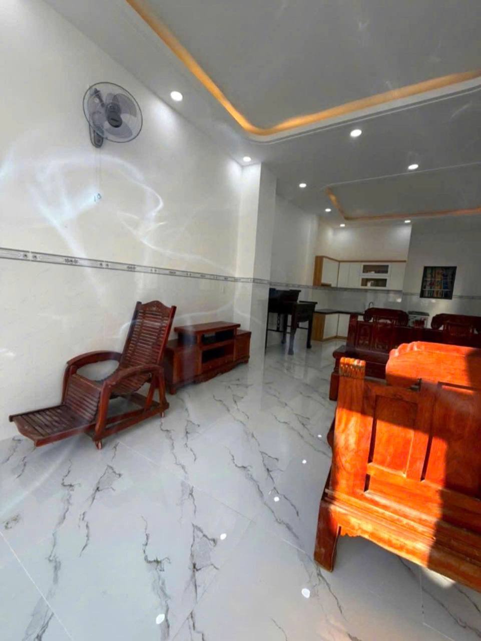 Фото 2: Дом с 4 спальнями и 2 санузлами площадью 180 м² в районе Hon Nghe, запад Нячанга…