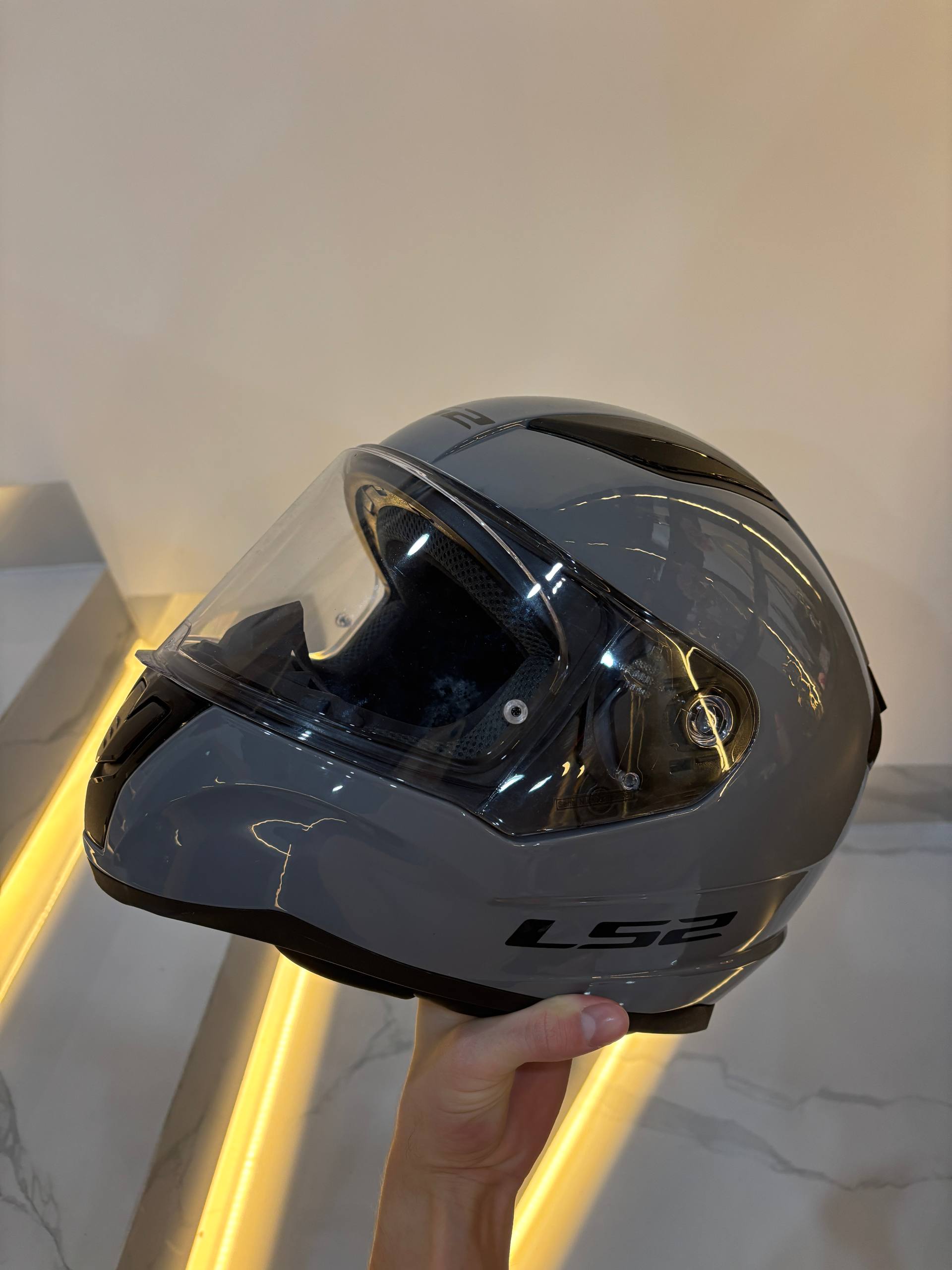 Продаются шлем LS2 Rapid II размер M (серый, интеграл) за 1 450 000 VND и перчатки LS2…