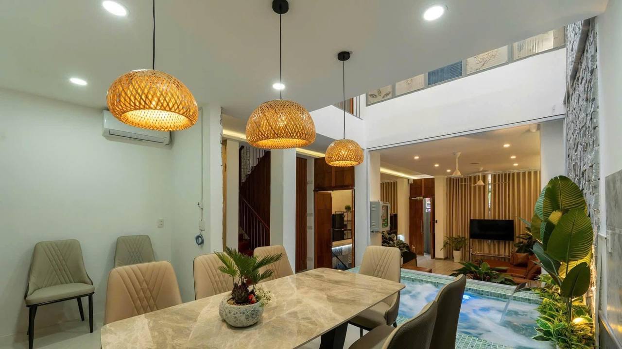 Сдается дом 3 этажа, 6 спален, 5 санузлов, площадь 100 м²