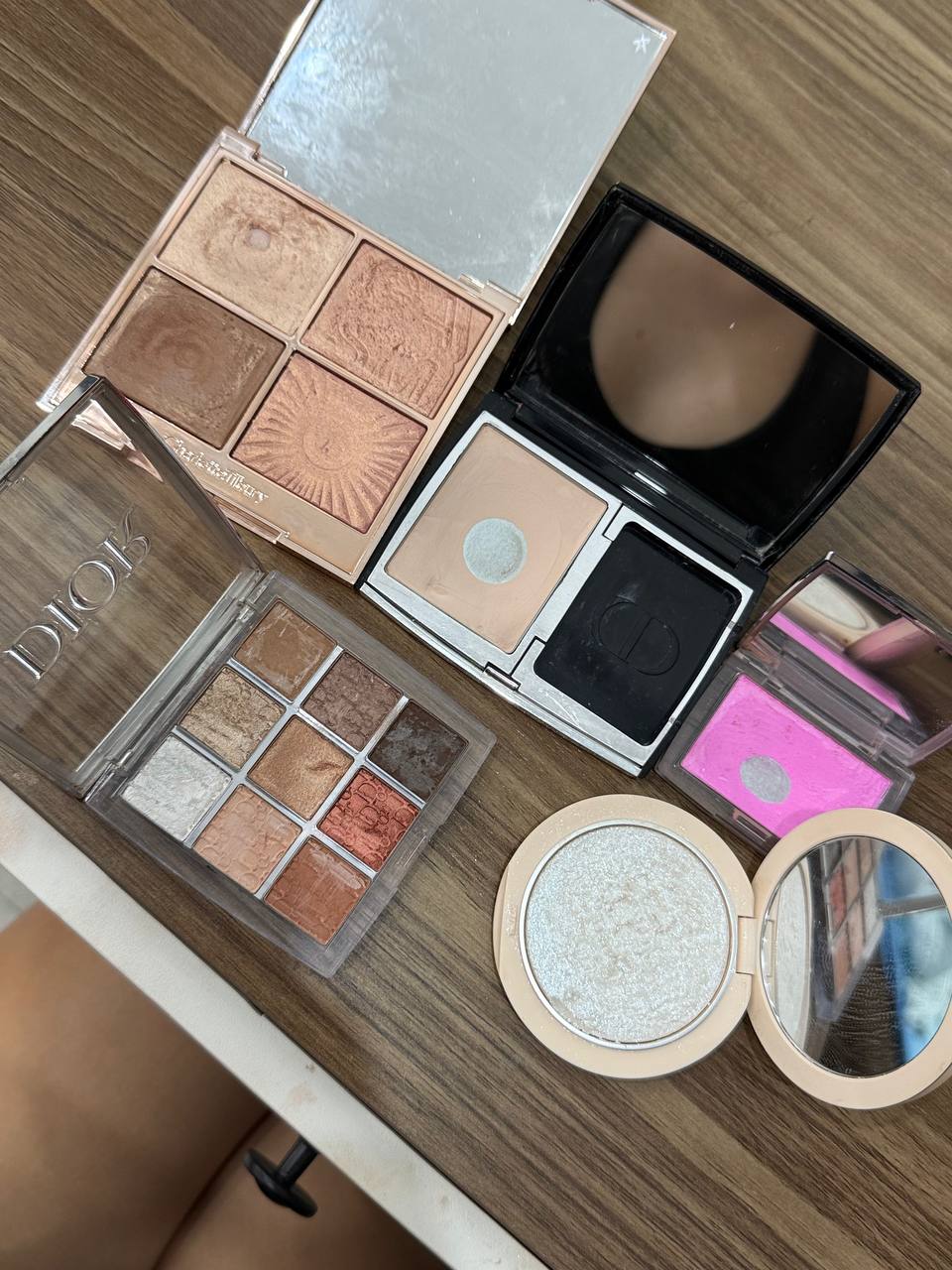 Фото 2: Продаётся люксовая косметика: палетка Charlotte Tilbury Glowgasm Face…