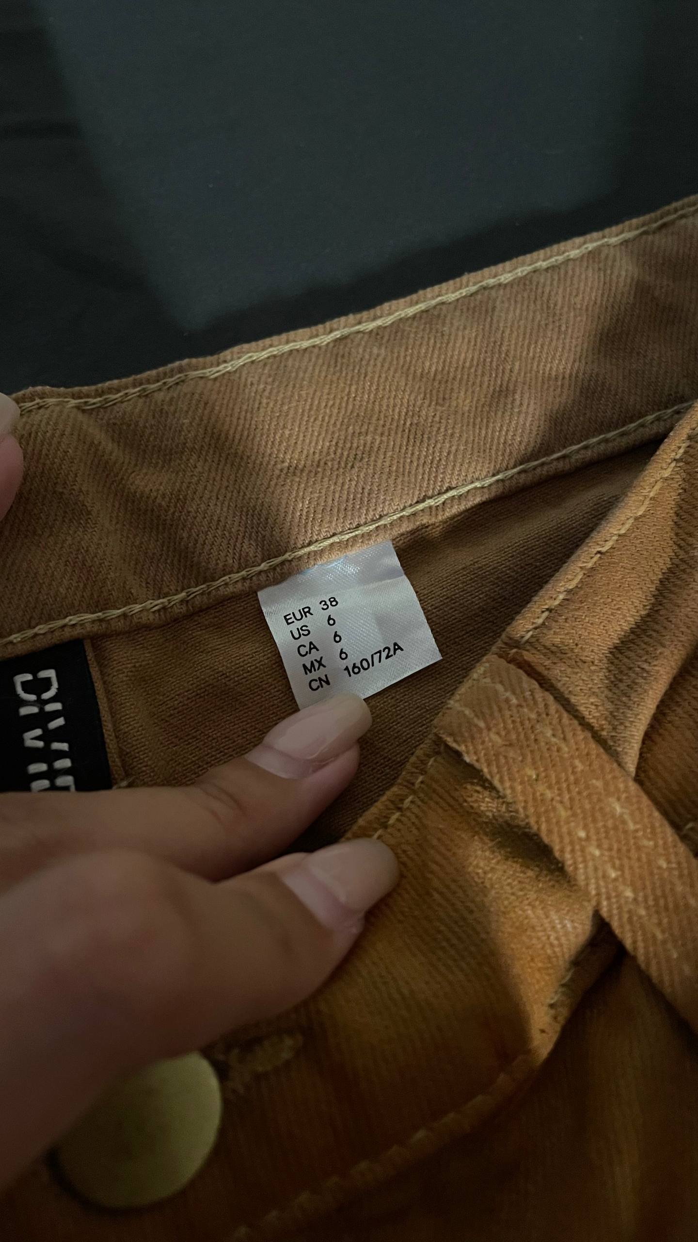 Фото 3: Продаются новые джинсы H&M ярко-горчичного цвета, ни разу не надеванные.