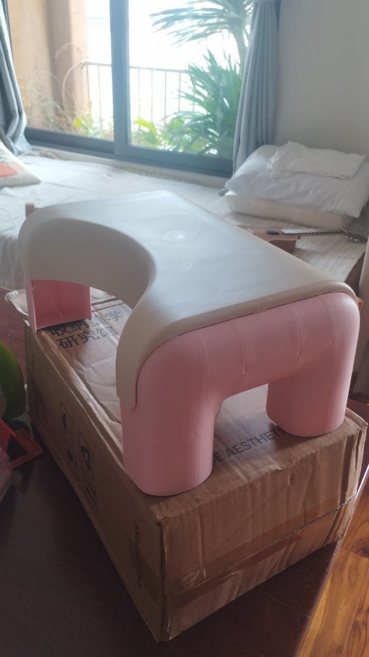 Продаются абсолютно новые вещи: стульчик/подставка для ног за 180 000…