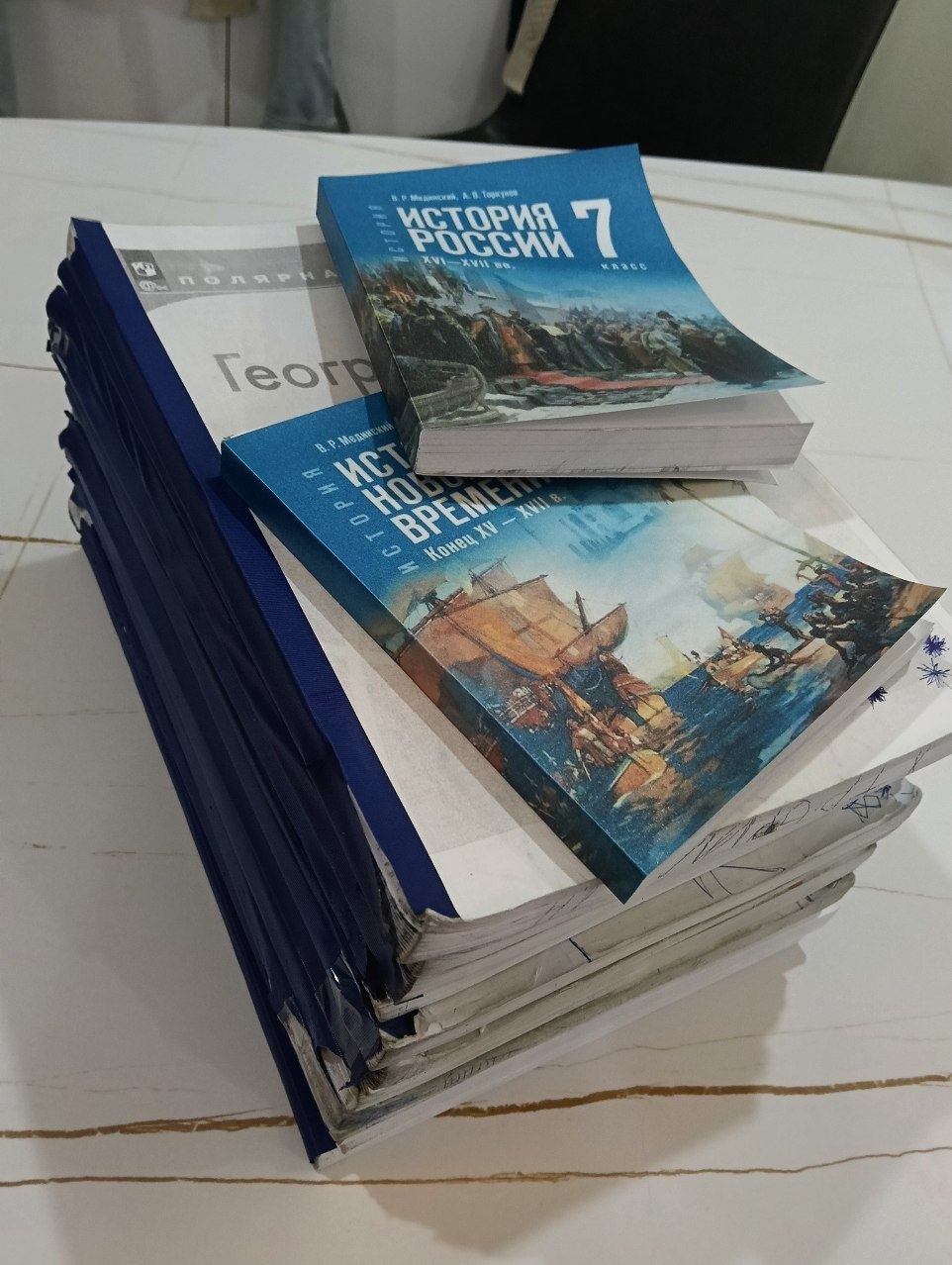 Продаётся комплект учебников для 7 класса