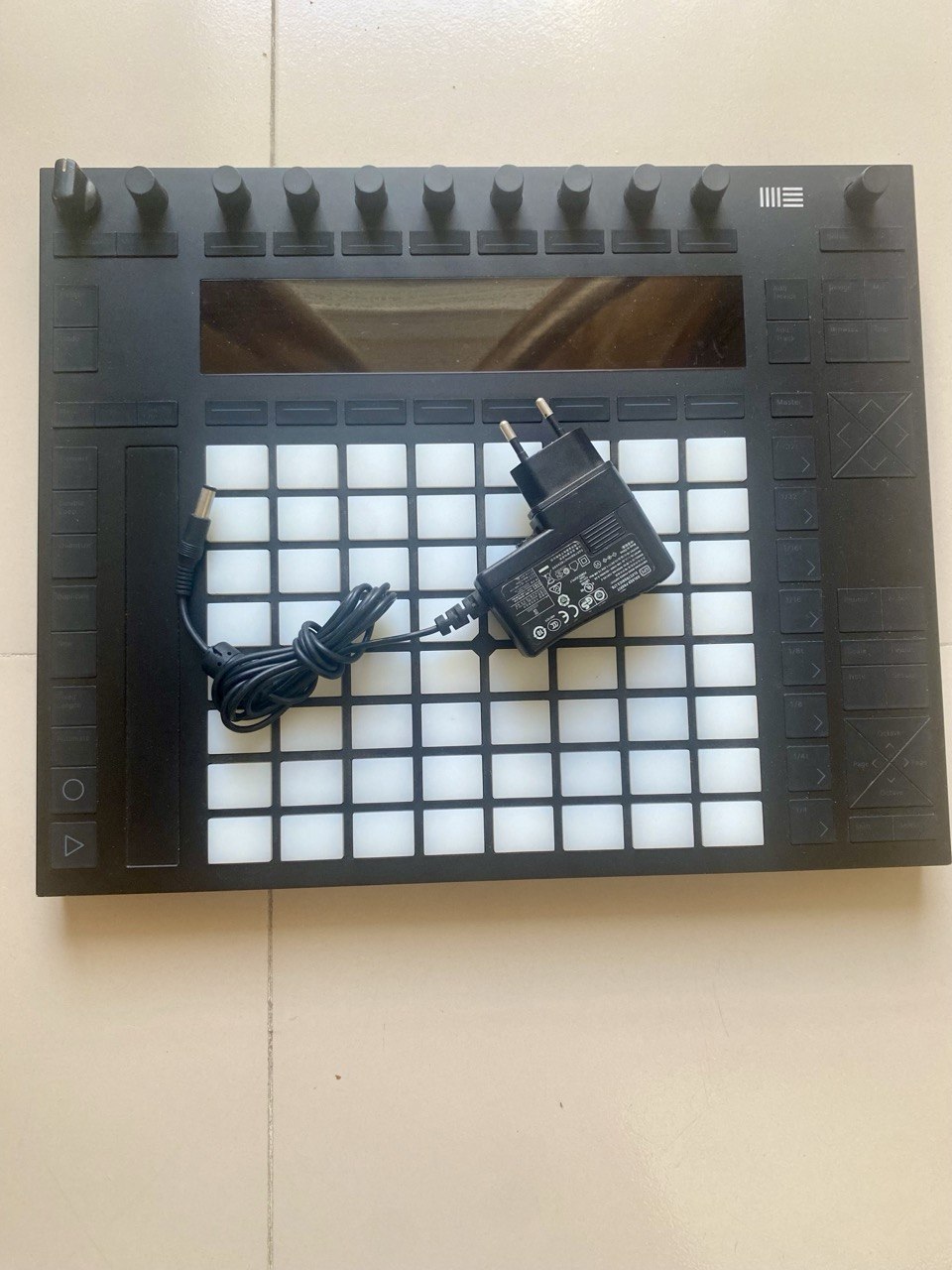 Продаётся Ableton Push 2 — контроллер для музыкального продакшена в отличном состоянии.