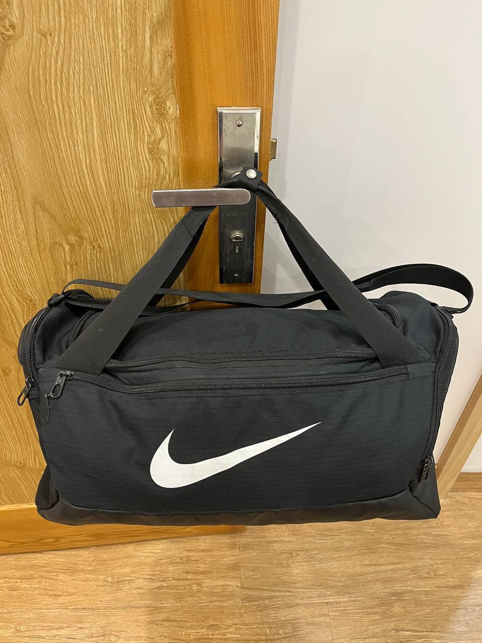 Продаются различные вещи: сумка Nike 37л, книги, куртка, подставка…