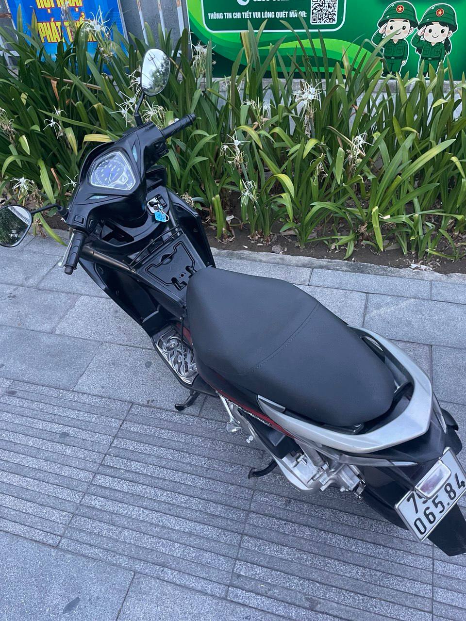 Фото 2: Продаётся Honda Air Blade 2012 в хорошем состоянии, документы в порядке.