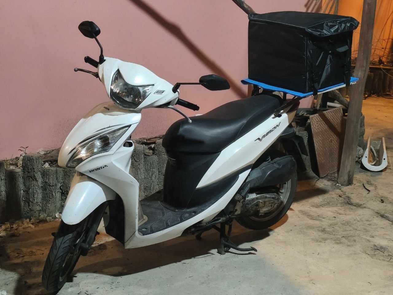 Продаётся Honda Vision 110 см³ 2013 года за 8,9 млн донгов
