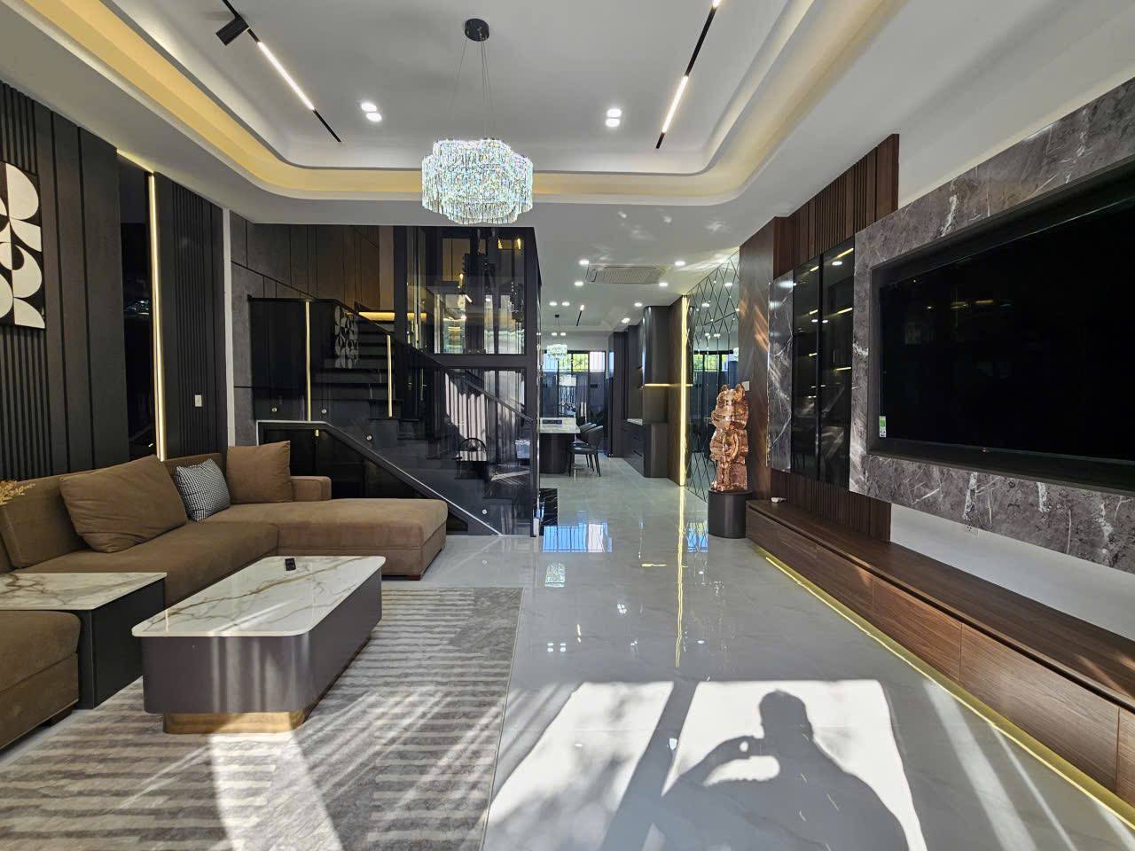 Фото 2: Сдаётся дом в районе My Gia (западная часть Нячанга) площадью 270 м²…