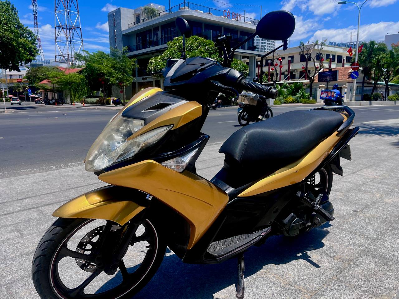 Продаётся Yamaha Nouvo 5 в отличном состоянии, с документами и держате