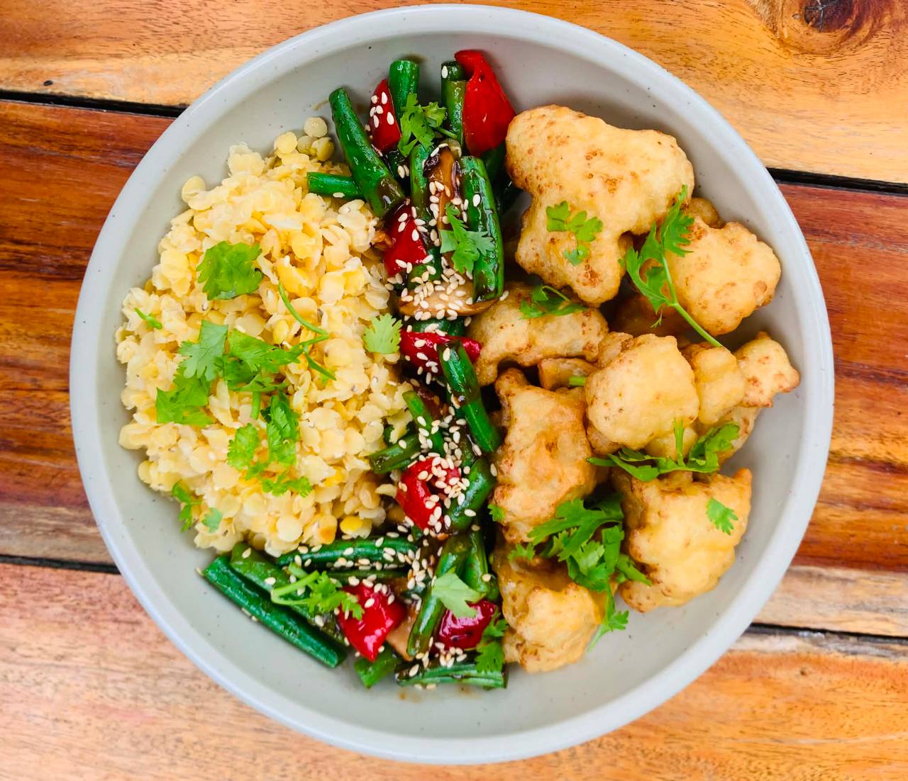 Фото 3: Вегетарианское кафе VeganSattvik с вьетнамской и европейской кухней