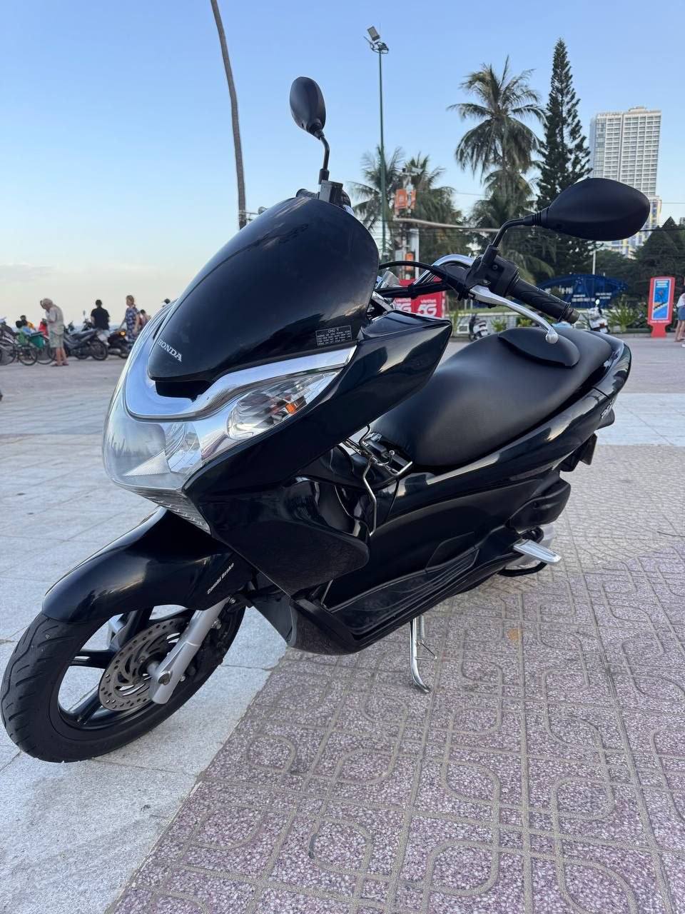 Продаётся Honda PCX 125 2012 года в отличном состоянии, без вложений.