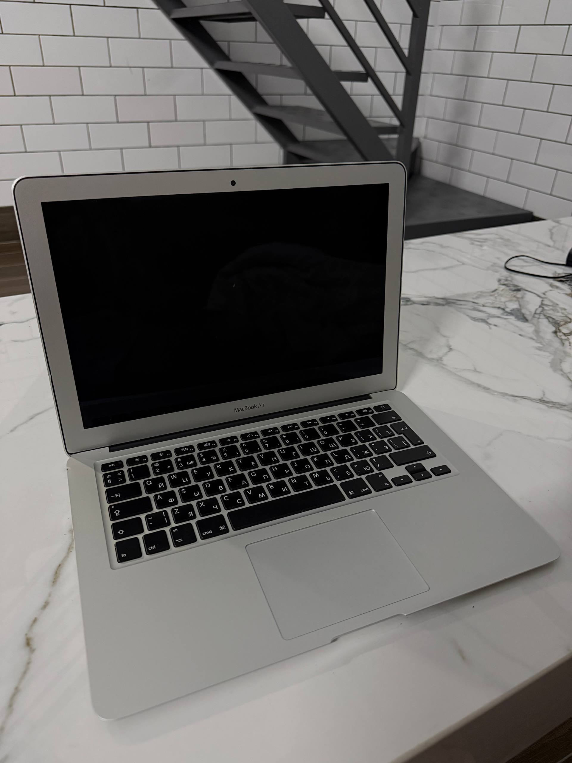 Фото 2: Продаётся MacBook Air 13 дюймов 2017 года в хорошем состоянии