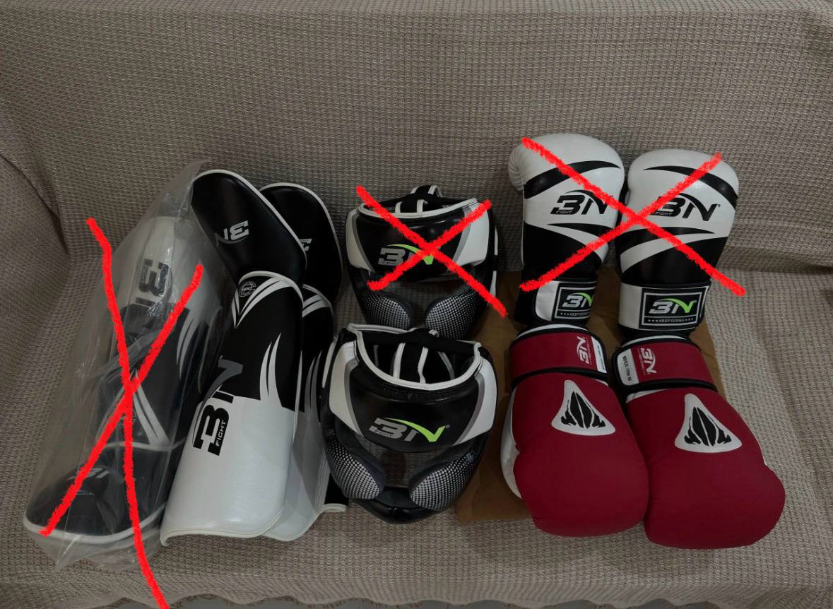 Продаётся комплект экипировки BN Fight: перчатки красные 12oz, шлем, защита ног.
