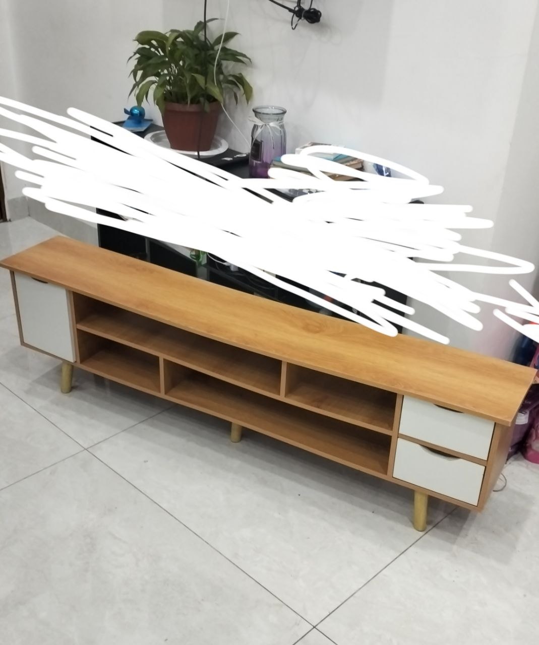 Продаётся тумба длиной 140 см, глубиной 24 см, высотой с ножками 38 см