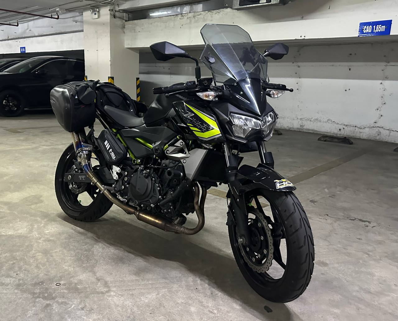 Продаётся мотоцикл Kawasaki Z400 2024 года в отличном состоянии