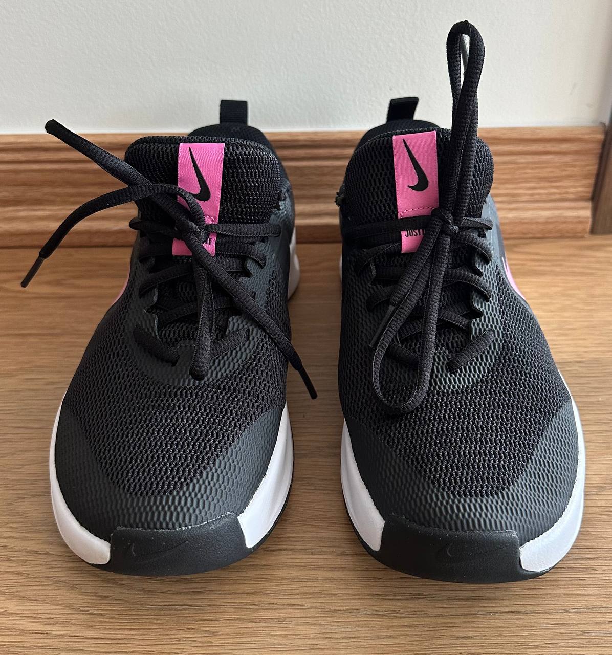 Фото 3: Продаются кроссовки Nike оригинал 38 размера (маломерки, подойдут на 3