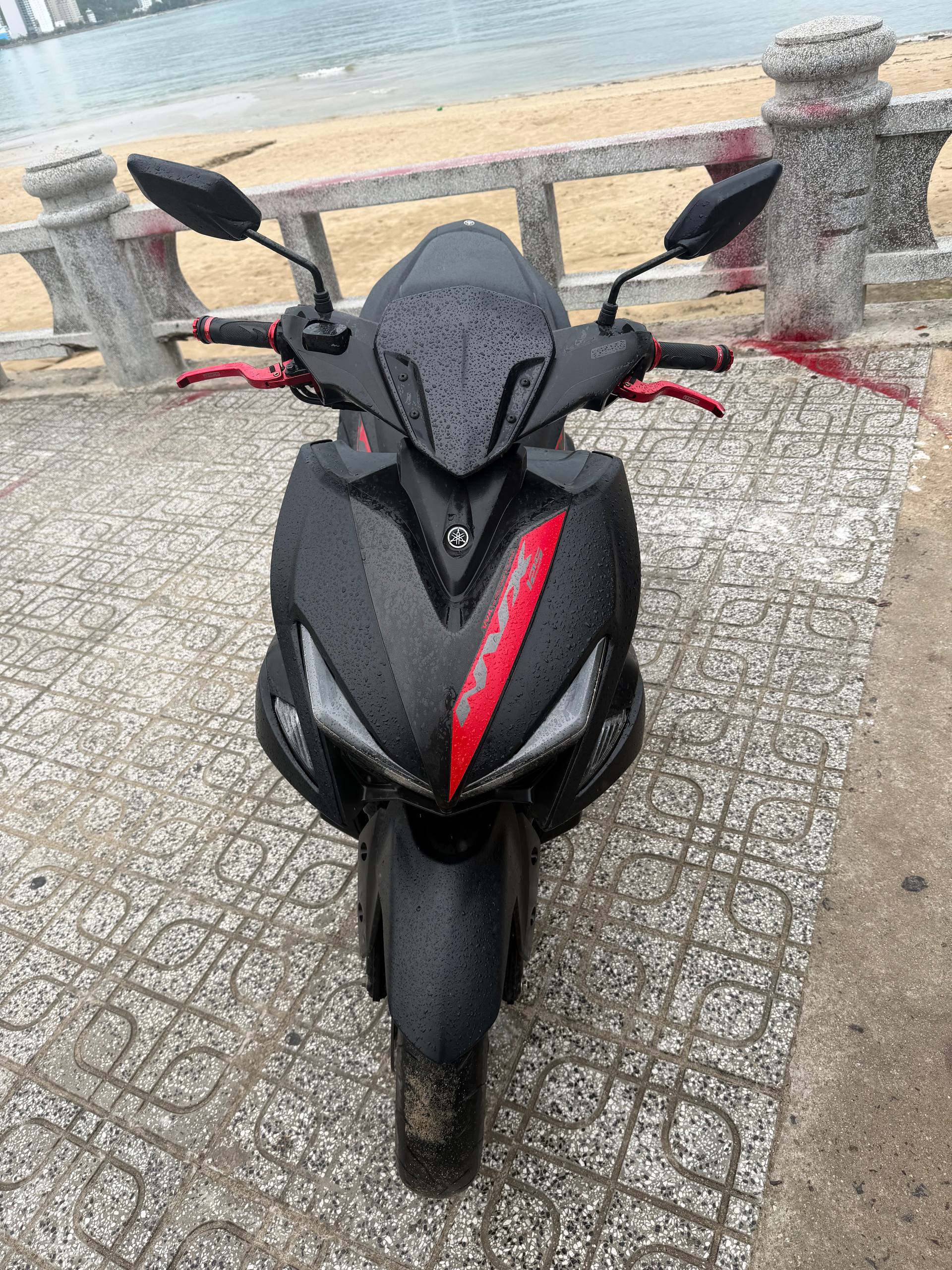 Фото 2: Продаётся Yamaha NVX 125, 2017 год, чёрно-красный