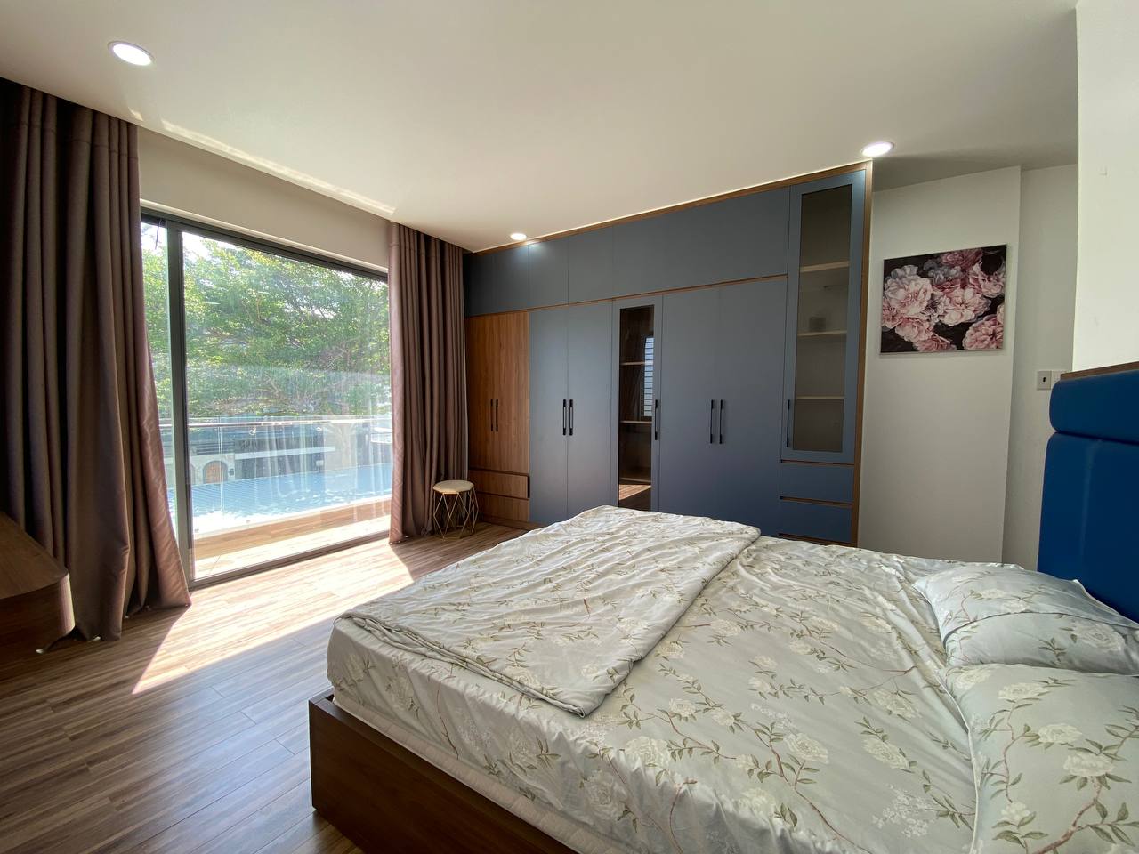 Сдаётся студия с балконом площадью 30 м² в районе Vĩnh Thái