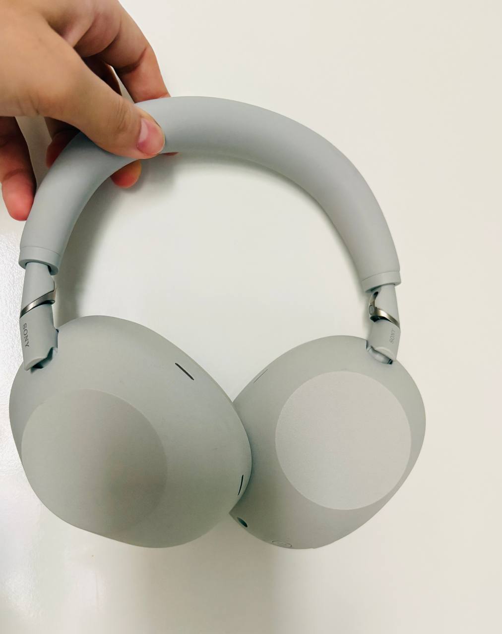 Наушники Sony WH-1000XM6, использовались около пяти раз за год, полностью рабочие…