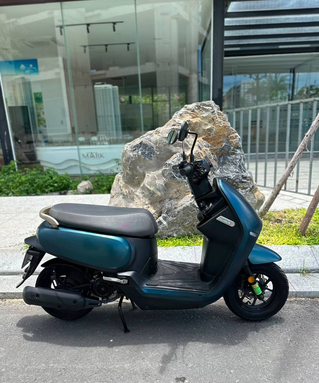 Фото 2: Продаётся новый скутер SYM Priti 50cc 2025 года с инжекторным двигателем.