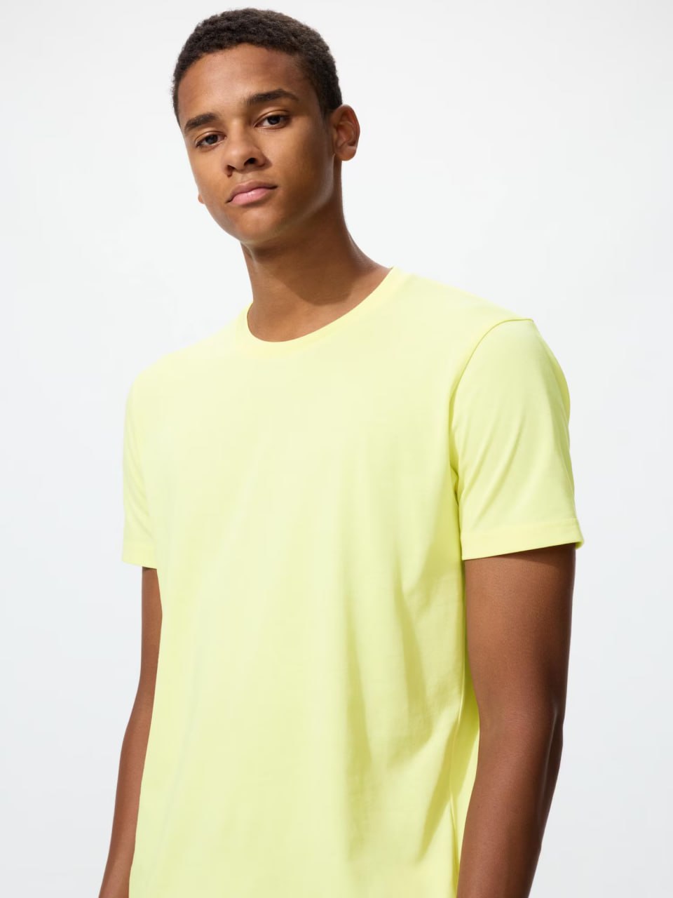 Новые оригинальные футболки Uniqlo из хлопка (66%), идеально подходят…