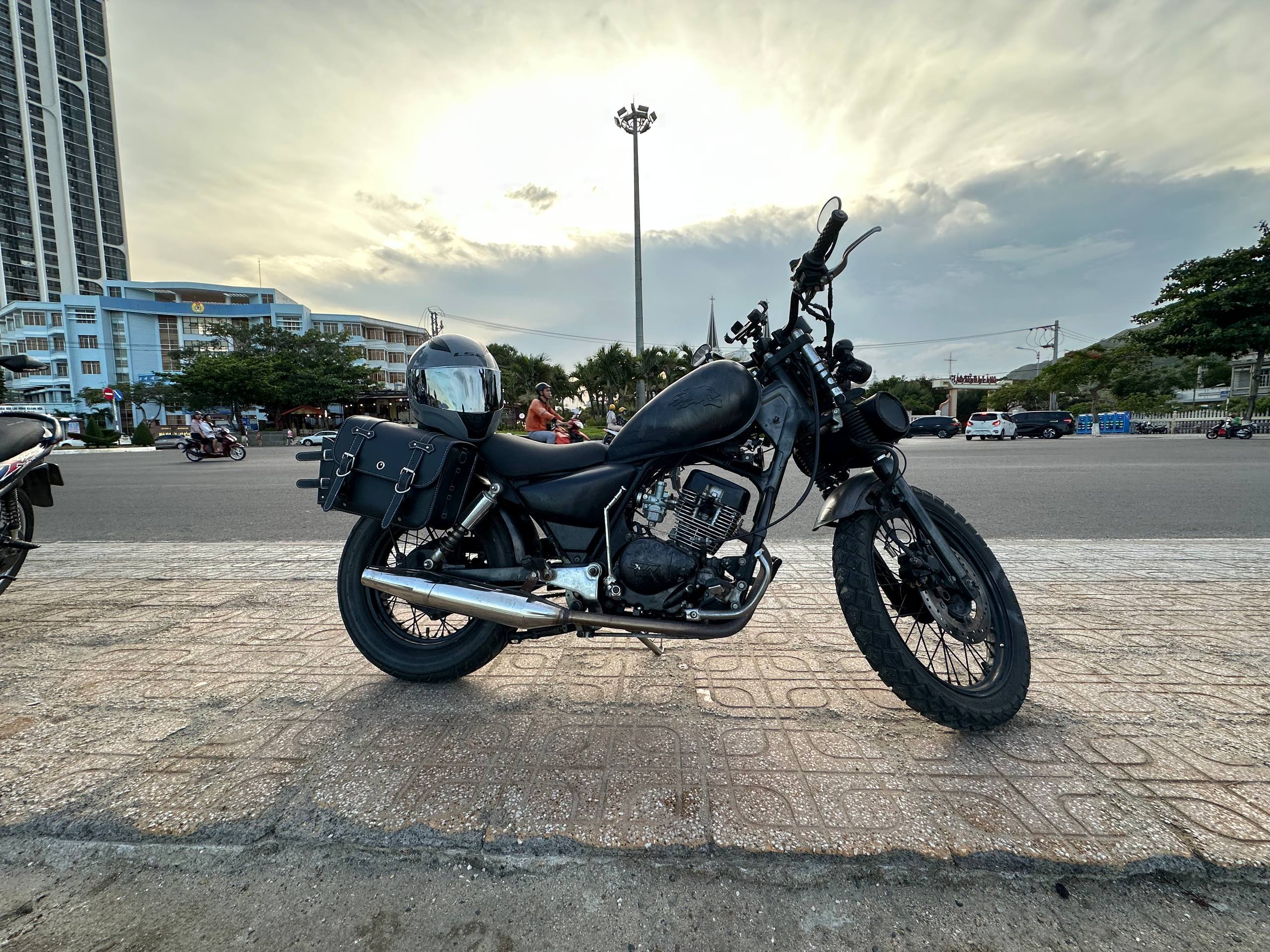 Продаётся кастомный классический мотоцикл SYM Husky 150cc 2002 года