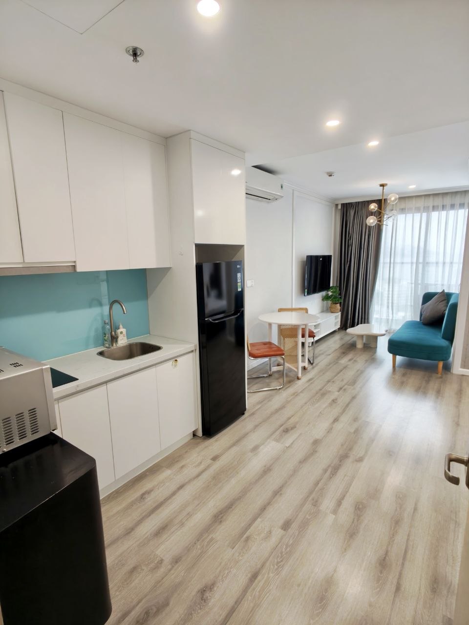 Сдаётся просторная светлая студия 44 м² в центре Нячанга с большим балконом и видом на…