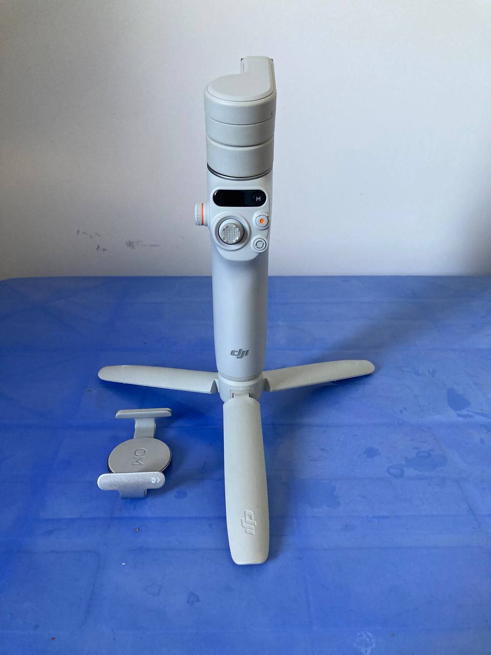 Продаются стабилизатор DJI Osmo Mobile 6 в хорошем состоянии, ручка Pelikan Souverän…