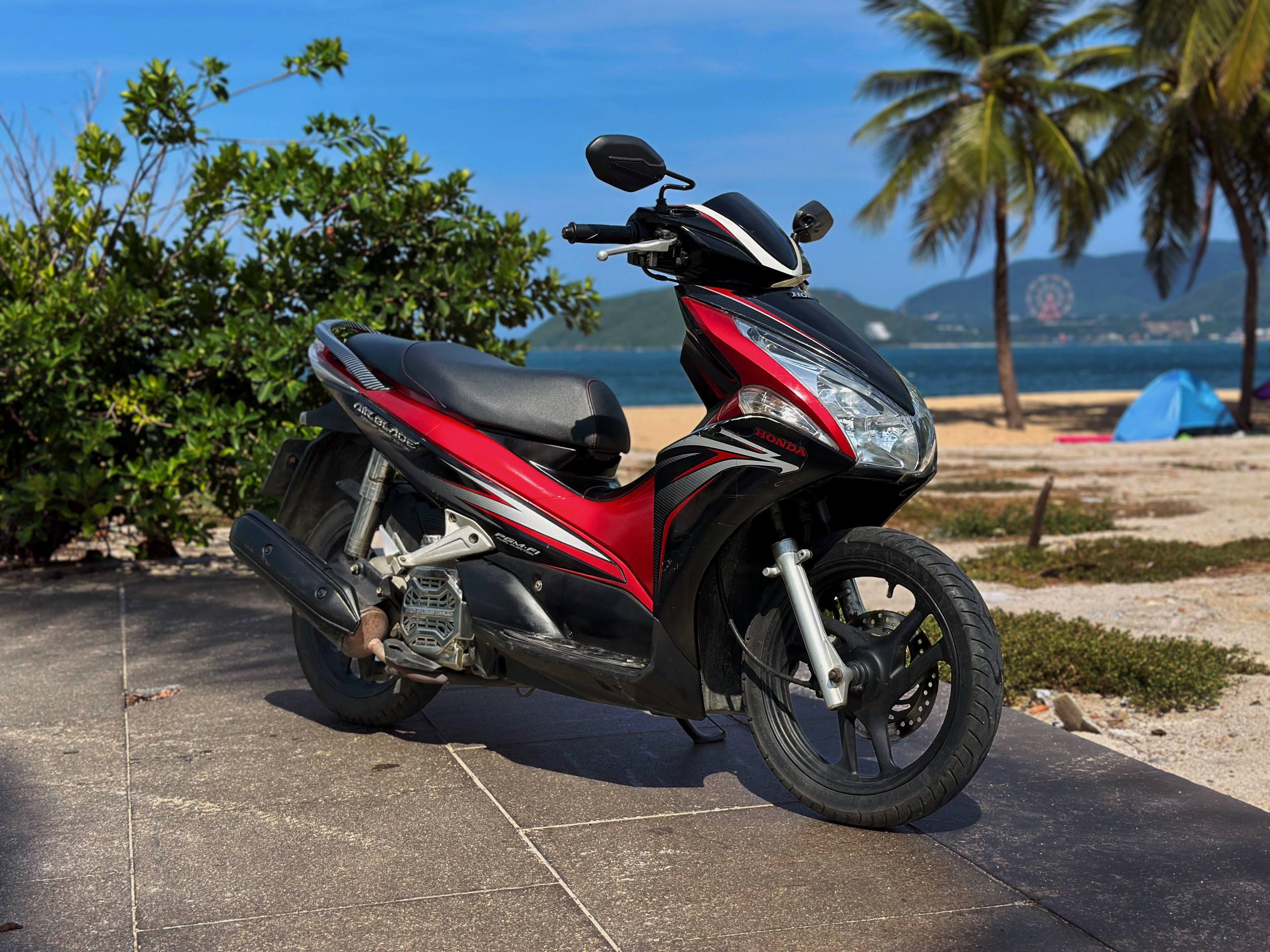 Фото 2: Honda Air Blade 2011 года, красный, пробег 54 000 км, объём 125 куб