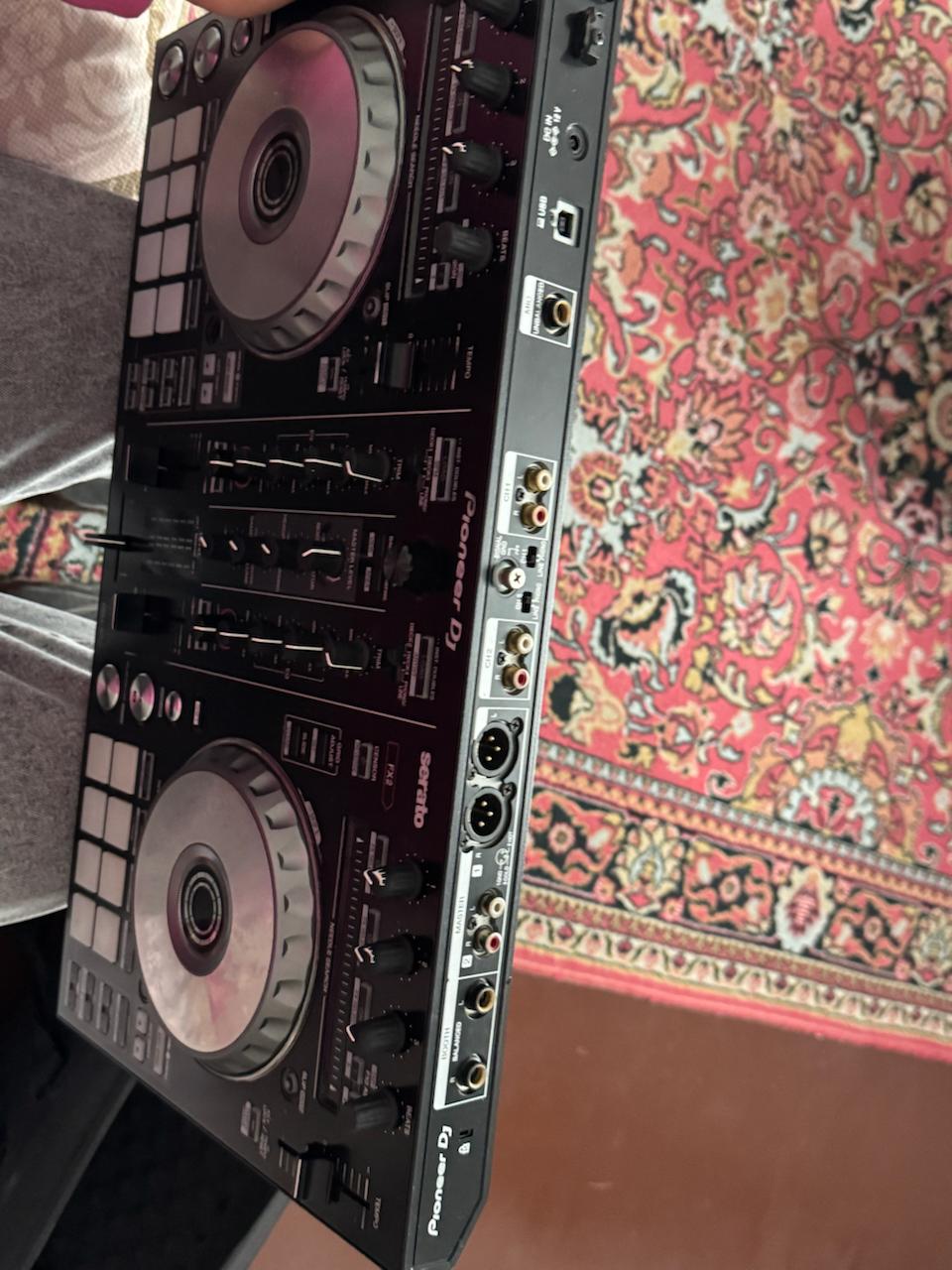 Продаётся DJ-контроллер Pioneer DDJ SR2 за 19000 бат