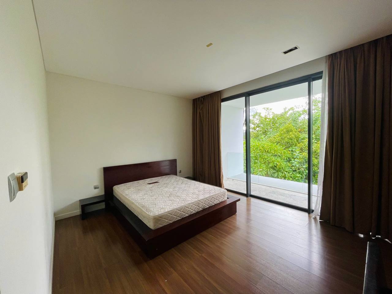 Вилла 3 этажа, 3 спальни, 4 санузла, площадь 650 м²