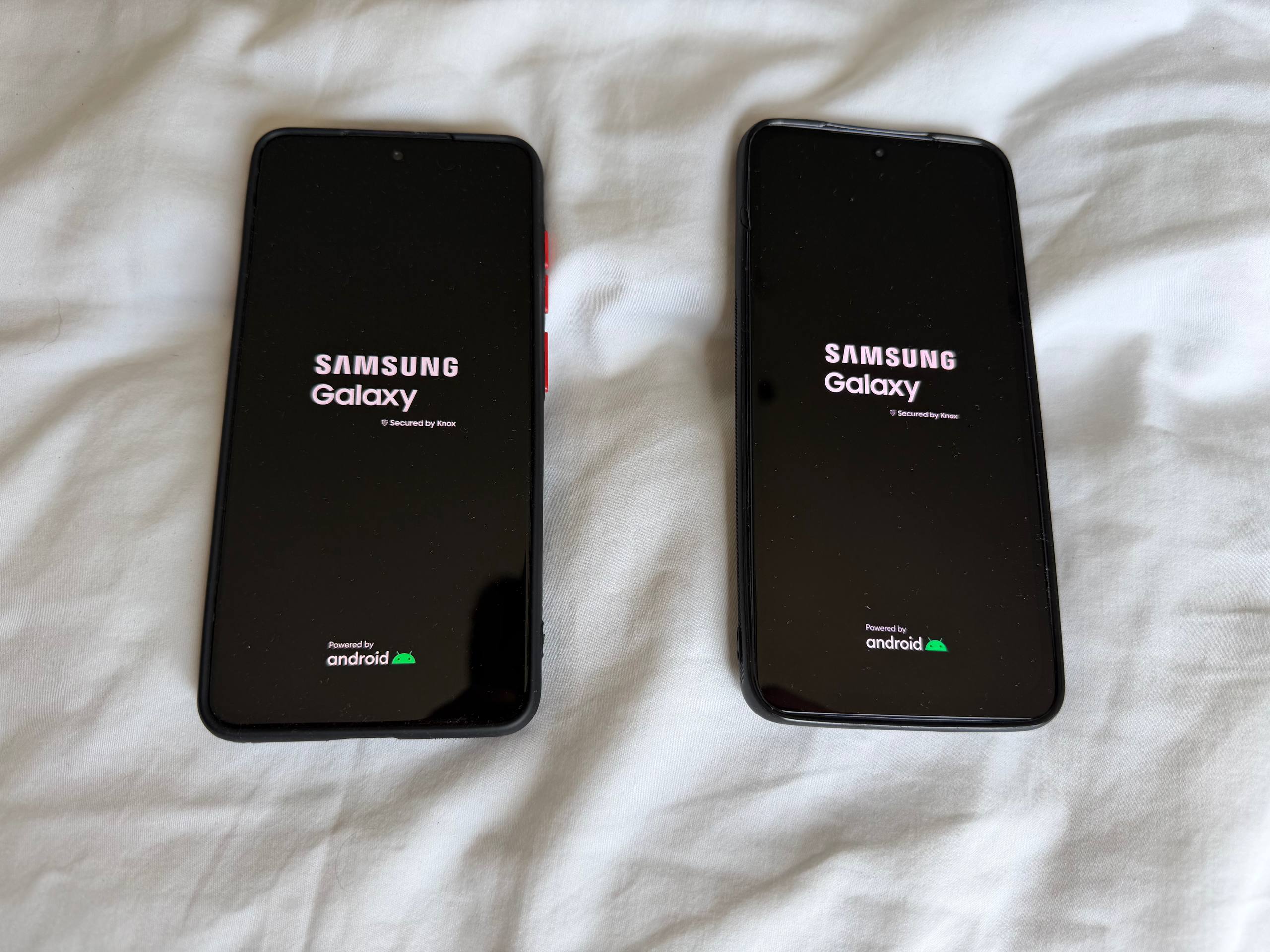 Продаются два смартфона Samsung Galaxy S21 FE 5G в отличном состоянии.