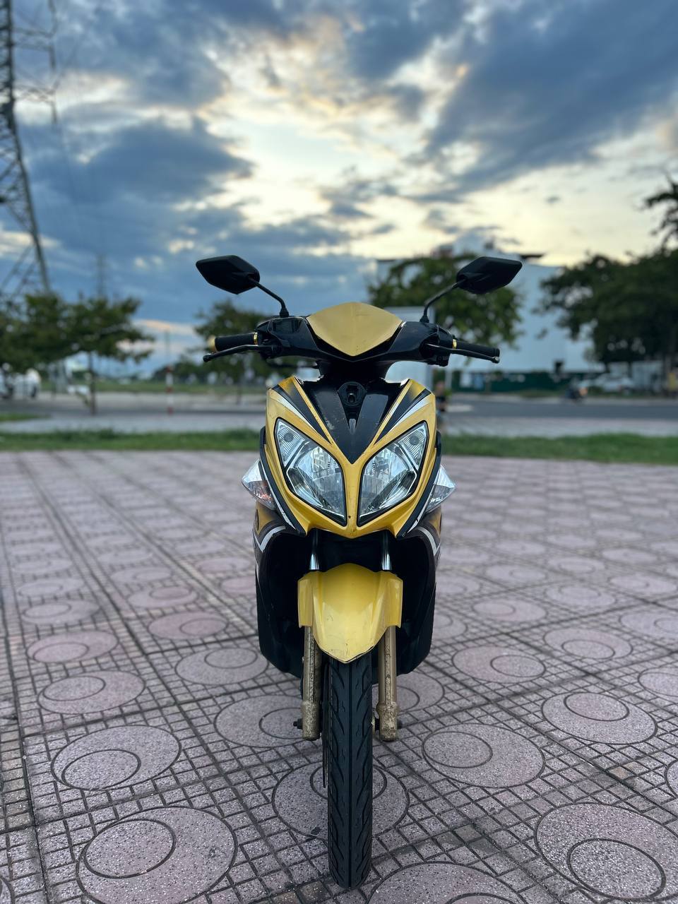 Продаётся жёлтый Yamaha Nouvo 4 RS 2011 года, 135 куб