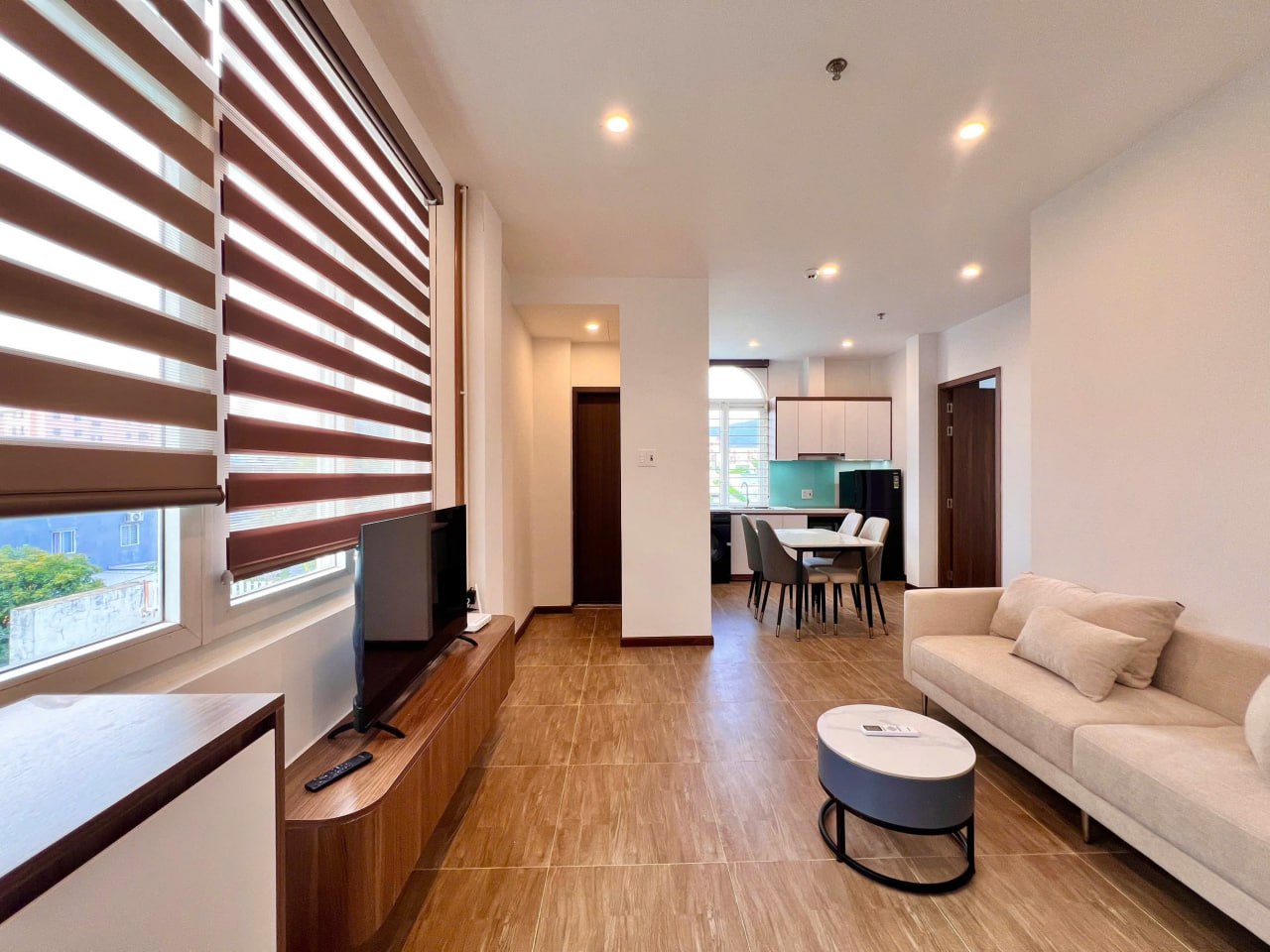 Фото 2: Просторная 2-комнатная квартира в районе Шон Тра, 70 м², с двумя балконами, полностью…
