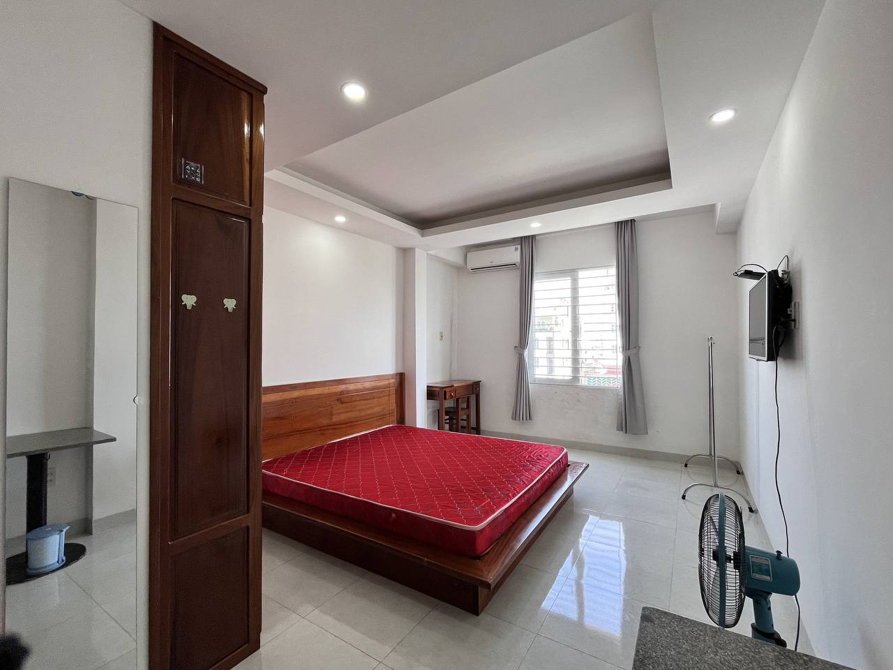 Сдаётся студия 25 м² в районе Винь Нгуен, цена указана для одного человека.