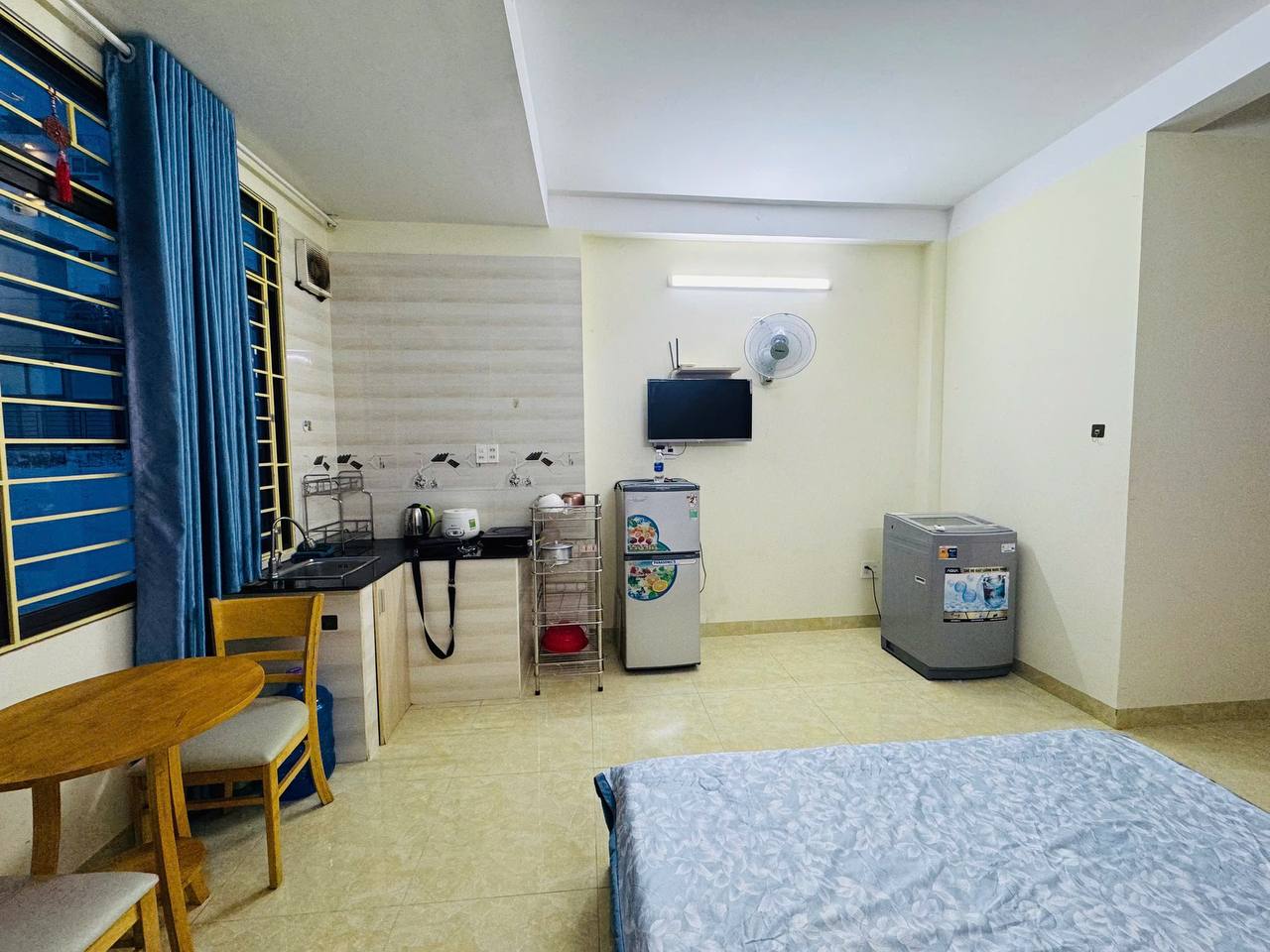 Фото 3: Сдаётся студия 30 м² с балконом и отдельной кухней на улице Nguyễn Thiện Thuật в центре…