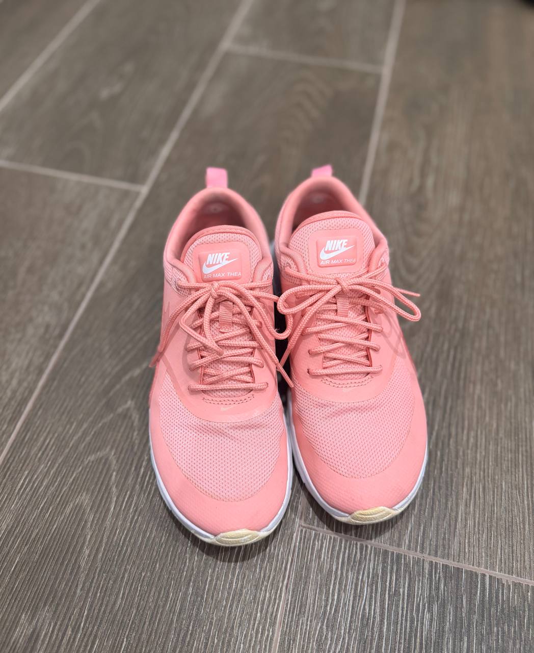 Фото 3: Продаются кроссовки Nike (оригинал, есть потертость на пятке) размер 35/36 за 200 000…