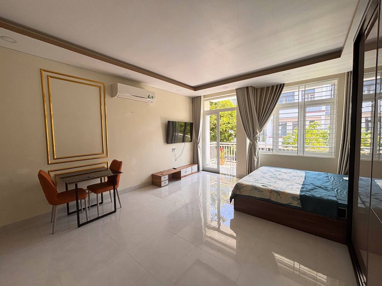 Просторная студия 50 м² с большим балконом в Hà Quang 1, южный Нячанг.