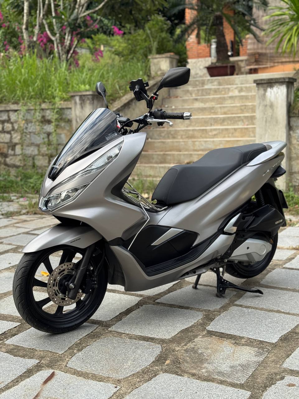 Продаётся Honda PCX 150, 2018 год, третье поколение, с умным ключом