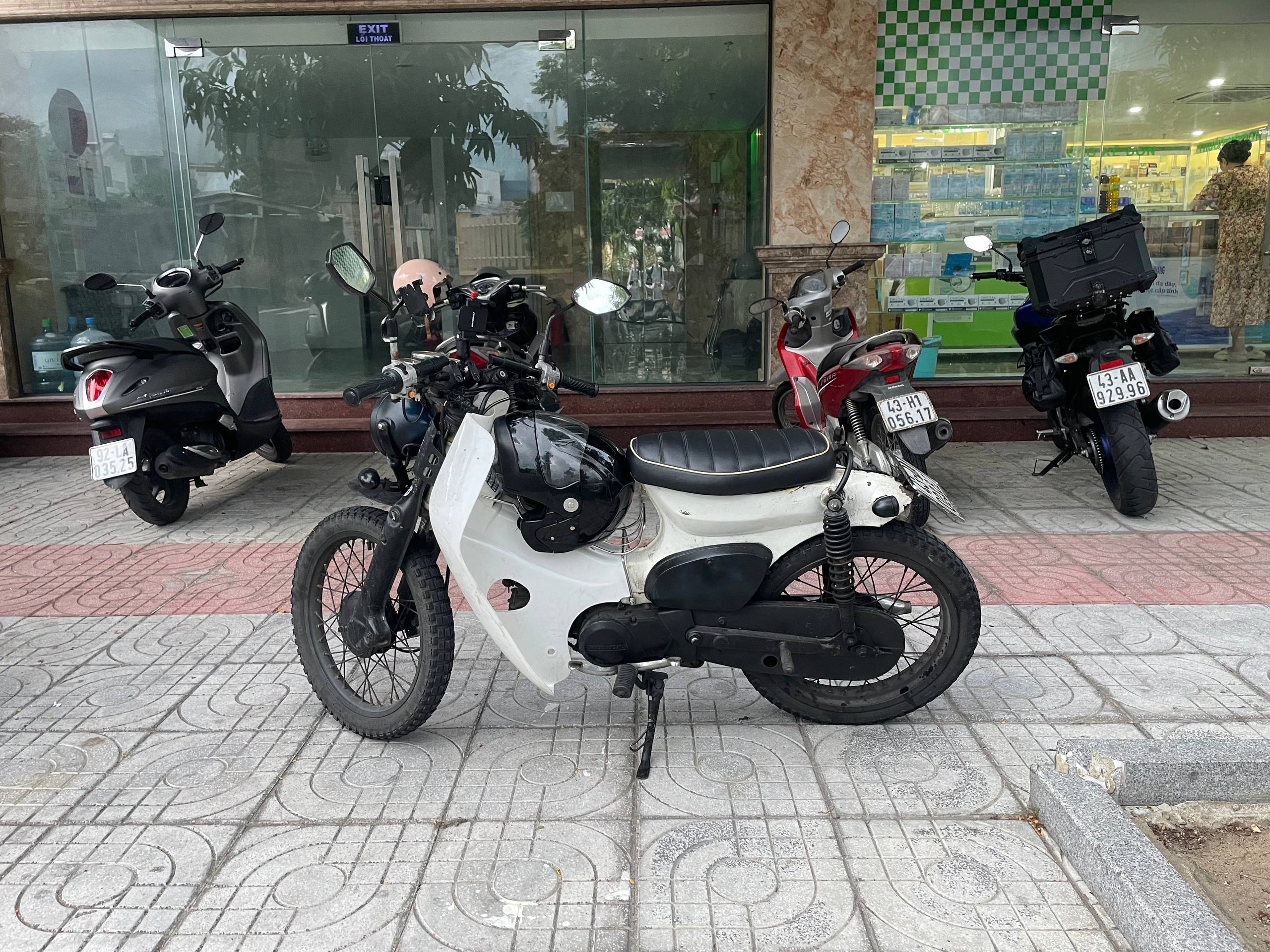 Фото 2: Продаётся винтажный Honda Super Cub 49cc в хорошем рабочем состоянии.