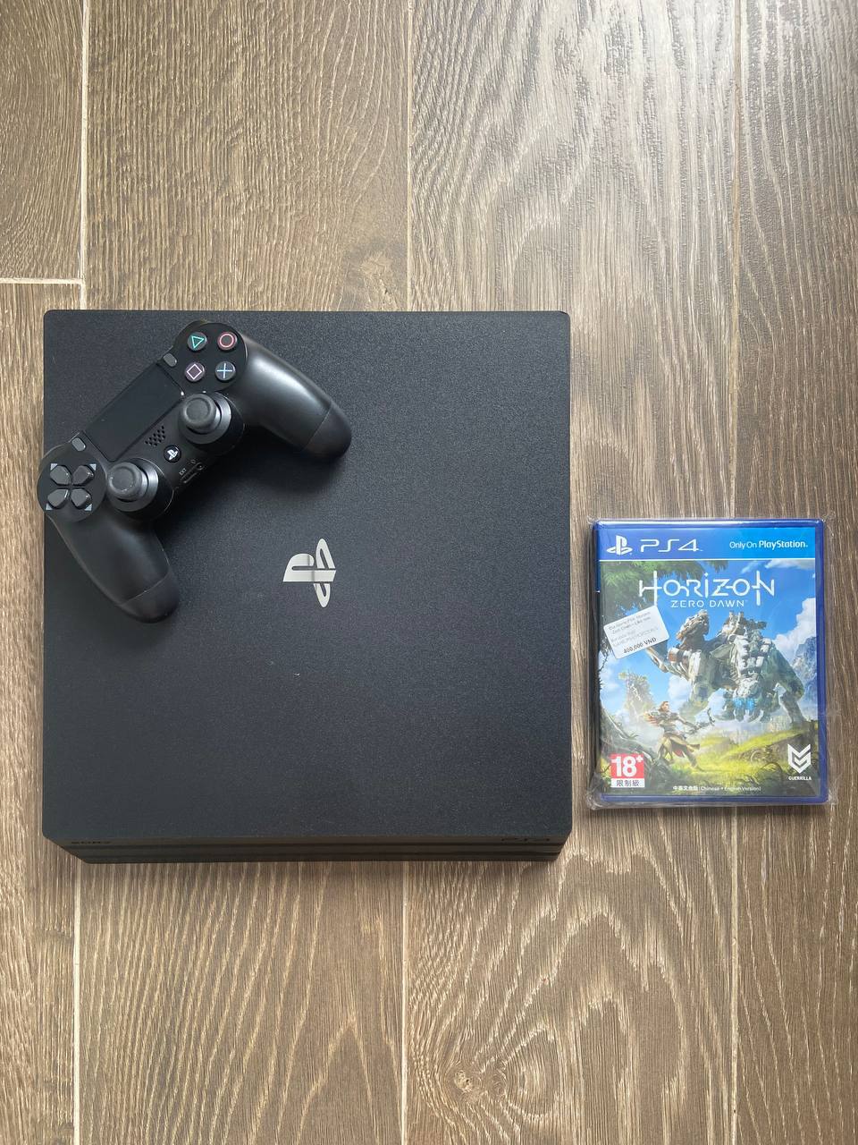 Фото 2: Продаётся игровая приставка Sony PlayStation 4 Pro на 1 ТБ в отличном…