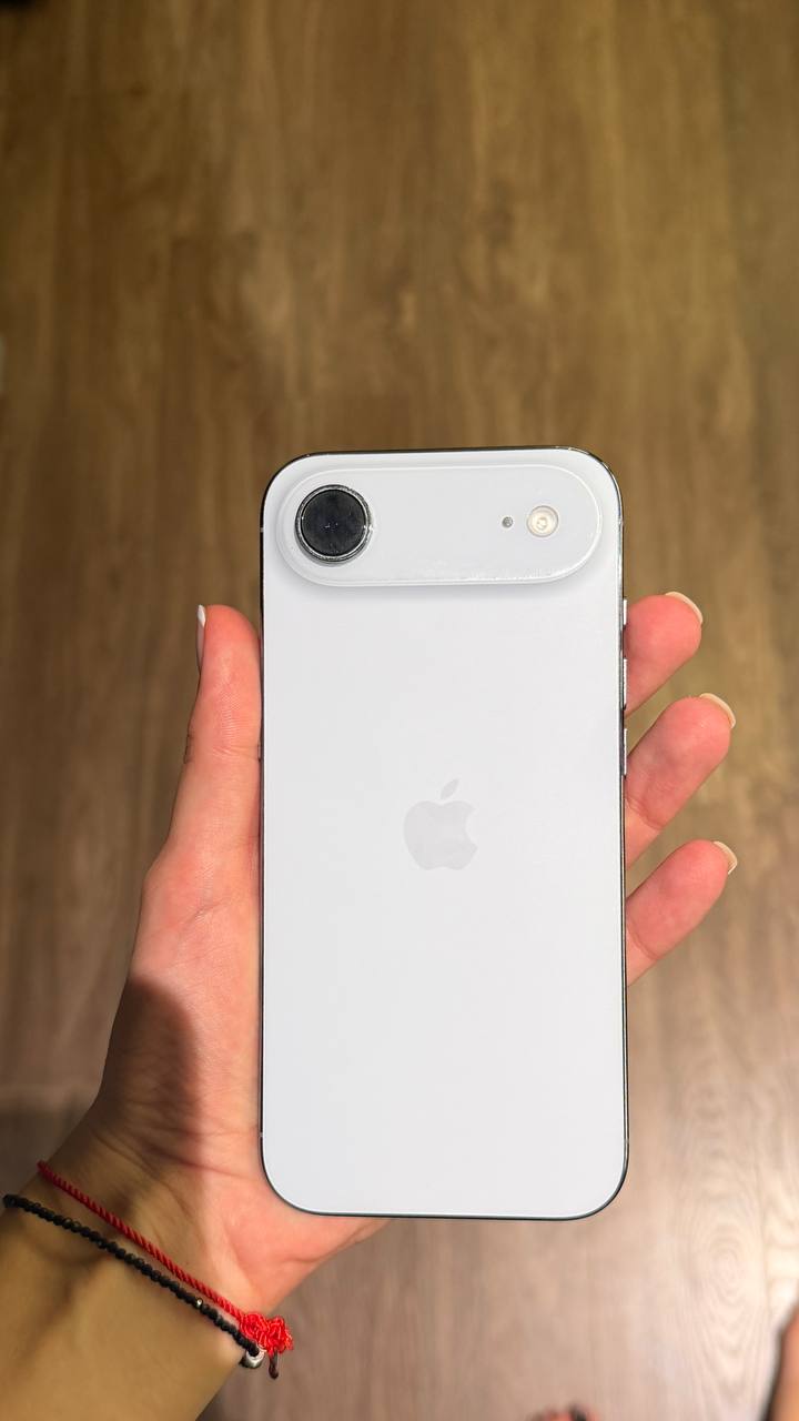 Фото 3: Продаётся iPhone Air (17) в цвете Sky Blue, объём памяти 256 ГБ