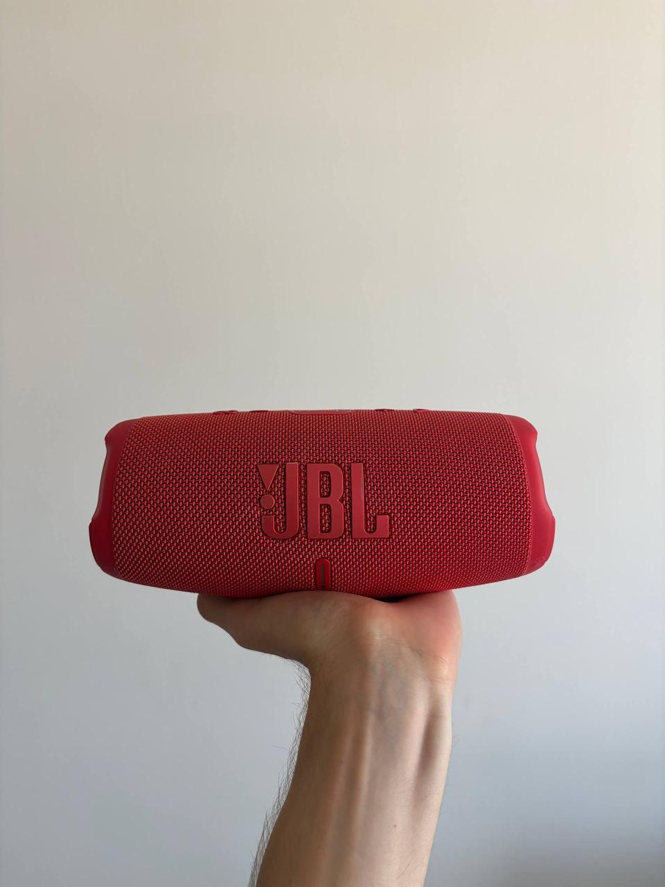 Продаётся Bluetooth-колонка JBL Charge 5
