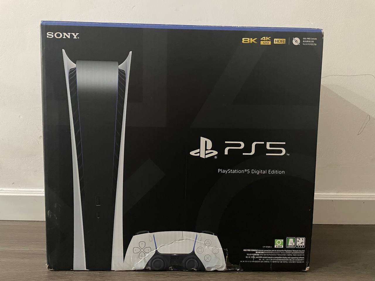 Продаётся Sony PlayStation 5 в полном комплекте