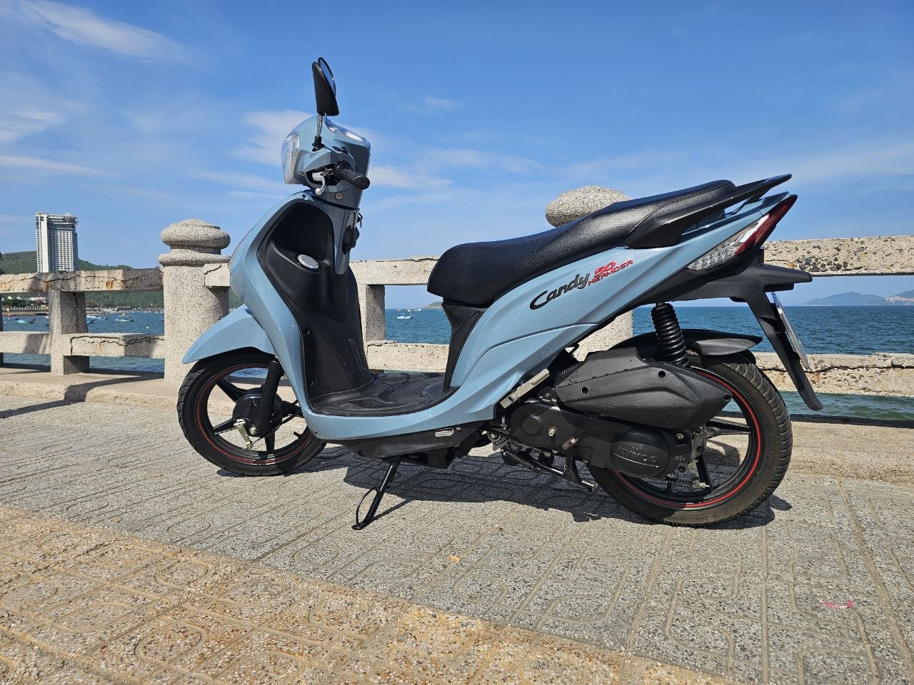 Продаётся скутер Kymco Candy Hermosa 50cc 2024 года с пробегом 9 200 км.